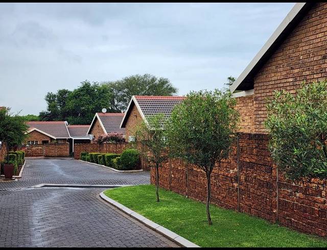 3 BEDROOM TOWNHOUSE FOR SALE IN FLORAUNA